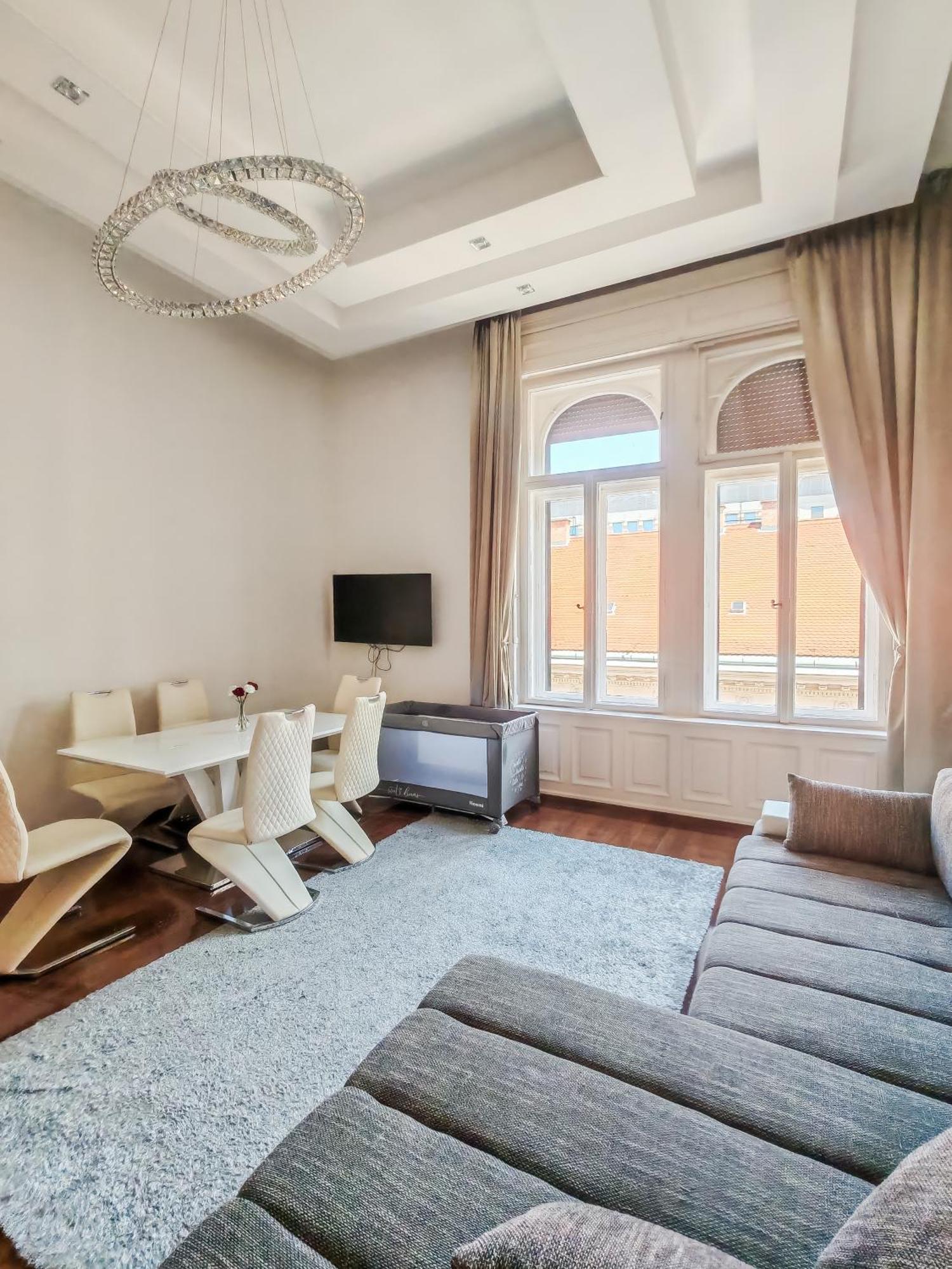 Basilika View Imperial Suite -Sas Street -Need Reservation For Free Parking Budapest Exterior photo